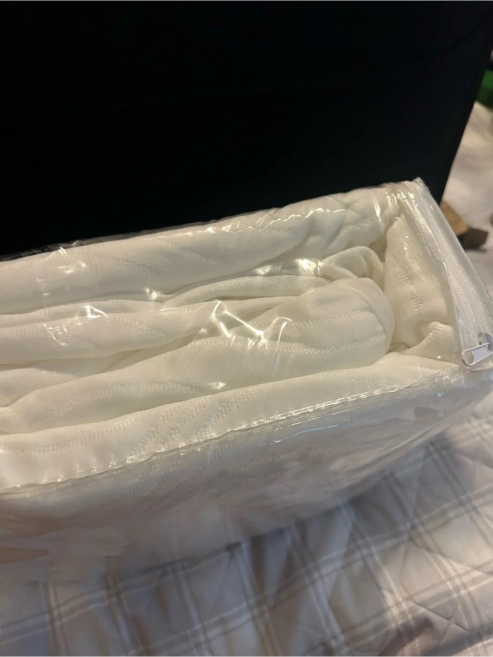 White Stain-Release Waterproof Mattress Protector